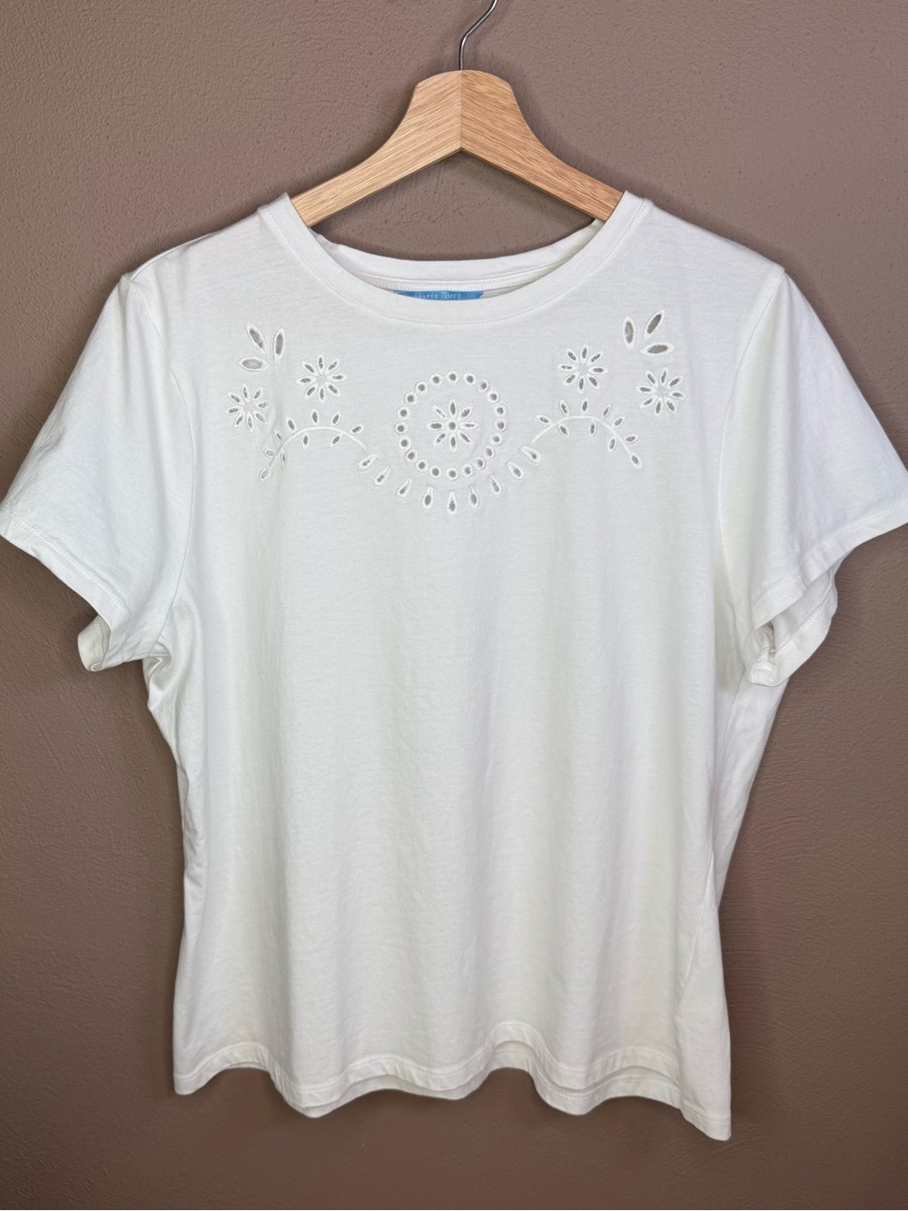 Draper James RSVP White Cut Out Eyelet Top Size XL 100% Cotton Short Sleeve